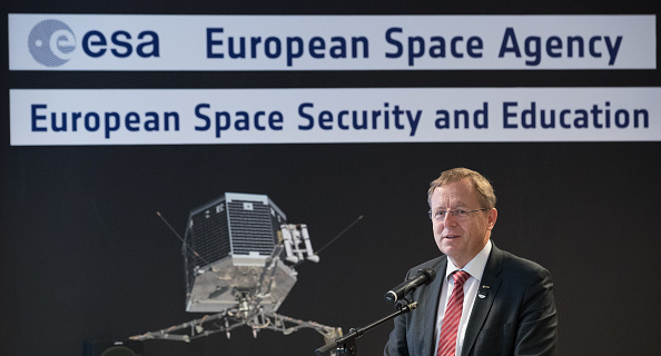 -Johann-Dietrich Woerner, directeur général de l'Agence spatiale européenne (ESA), prend la parole lors de la cérémonie officielle du cinquantenaire du Centre européen de la sécurité et de l'éducation spatiales le 3 juillet 2018. Photo BENOIT DOPPAGNE / AFP / Getty Images.