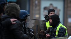 Gilets jaunes – un gendarme s’exprime sur Emmanuel Macron pendant une manifestation : « Maintenant il faut assumer »
