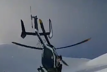 Images étonnantes d’un sauvetage du PGHM à 2 257 mètres d’altitude