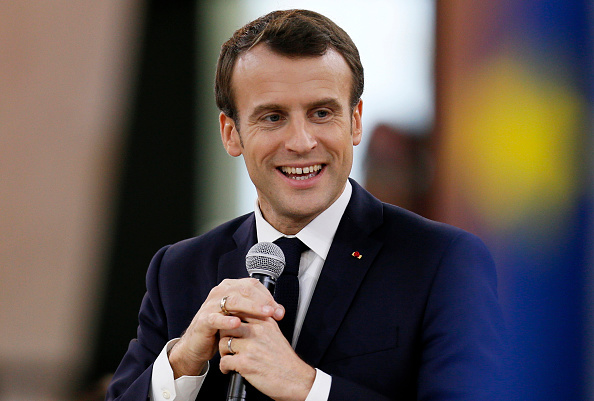Emmanuel Macron photographié pendant une réunion organisée avec des jeunes à Étang-sur-Arroux le 7 février 2019 dans le cadre du Grand débat national. Crédit : LUDOVIC MARIN/AFP/Getty Images.