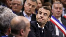 « Jojo avec un gilet jaune » : quand Emmanuel Macron promet de surveiller ses « petites phrases »