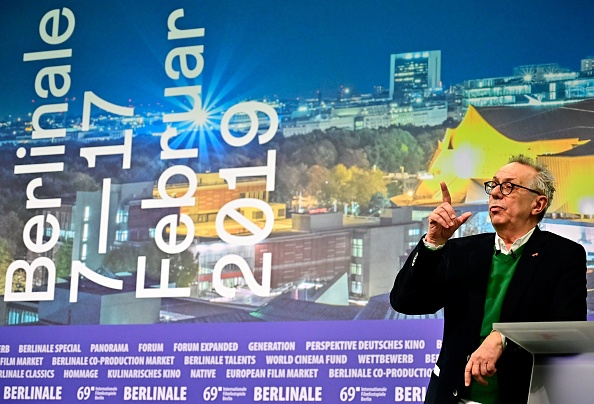 -Le 29 janvier 2019 à Berlin, le directeur de la Berlinale, Dieter Kosslick, prend la parole lors d'une conférence de presse pour présenter le programme du 69ème festival du film de Berlin. Ce festival sera sa dernière Berlinale en tant que directeur. Photo de Tobias SCHWARZ / AFP / Getty Images.