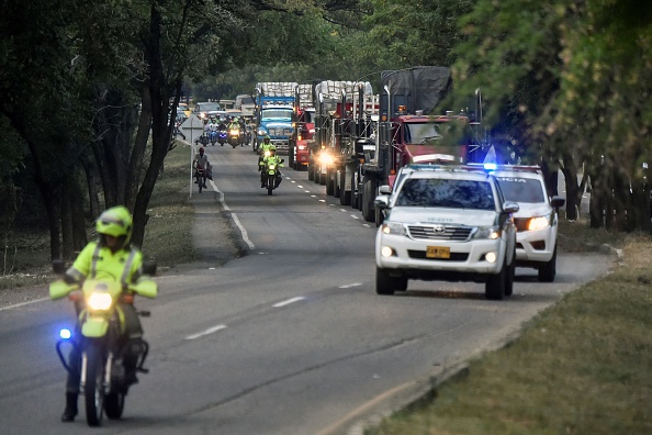 -Des camions chargés d'aide humanitaire pour le Venezuela arrivent le 16 février 2019 au pont Tienditas de Cucuta, en Colombie, à la frontière avec Tachira Venezuela. Photo de Luis ROBAYO / AFP / Getty Images.