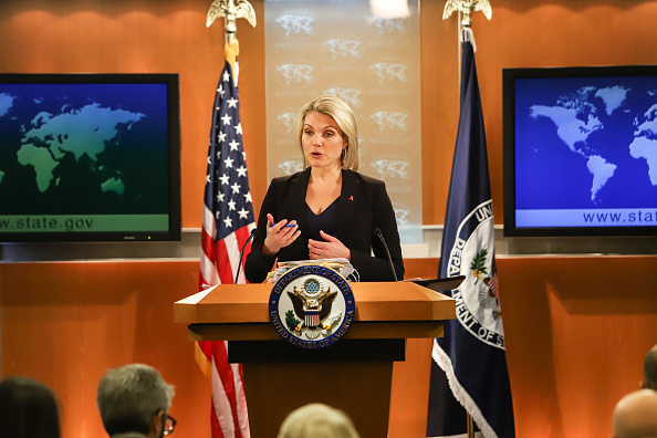 -Heather Nauert, porte-parole du Département d'État américain, prend la parole dans la salle de conférence de presse du Département d'État le 30 novembre 2017 à Washington, DC. Photo par Alex Wroblewski / Getty Images.