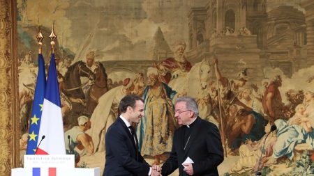 Le représentant du pape en France visé par une enquête pour « agressions sexuelles »