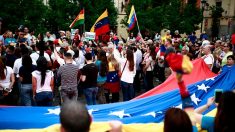 Les deux extrêmes de la diaspora vénézuélienne se croisent à Madrid
