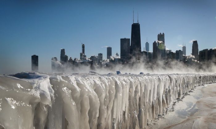 La glace couvre les rives du lac Michigan à Chicago le 30 janvier 2019. (Scott Olson/Getty images)