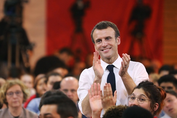La semaine dernière, Emmanuel Macron débattait pendant environ 4h30 avec 1000 jeunes rassemblés dans un gymnase de la ville d’Étang-sur-Arroux en Saône-et-Loire. Crédit : LUDOVIC MARIN/AFP/Getty Images.