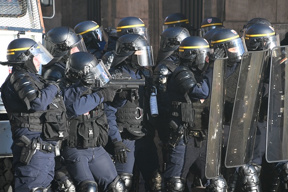 Des policiers photographiés à Toulouse pendant l’acte XV de la mobilisation des Gilets jaunes le 23 février 2019. Photo d’illustration. Crédit : PASCAL GUYOT/AFP/Getty Images.