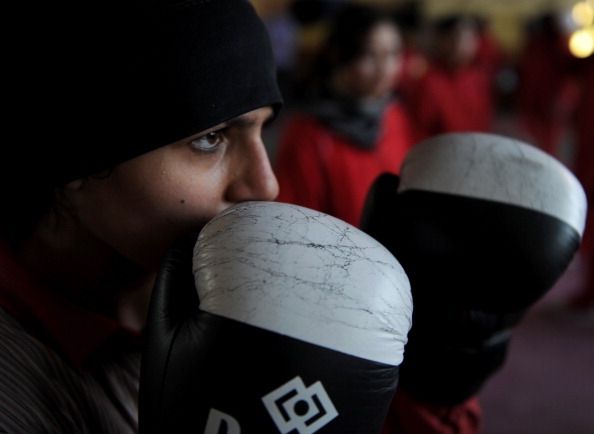 En charge des épreuves de boxe aux Jeux olympiques, la Fédération internationale de boxe amateur (AIBA) a déclaré que les pratiquantes féminines seraient autorisées à porter un hijab pendant les compétitions internationales. Photo d'illustration. Crédit : SHAH MARAI/AFP/Getty Images.