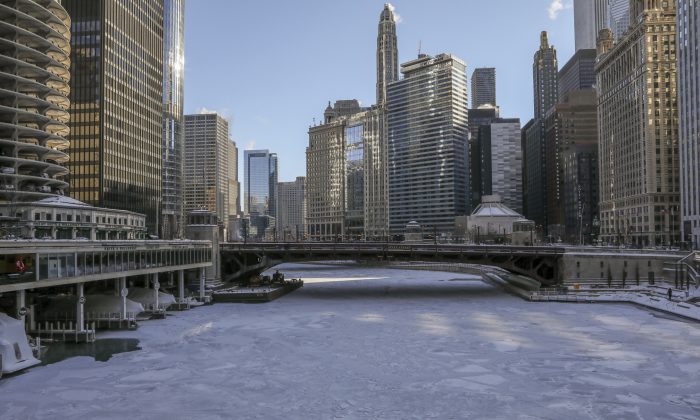 La glace couvre la rivière Chicago le 30 janvier 2019. (Teresa Crawford/AP Photo)