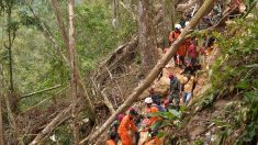 Indonésie: l’espoir s’amenuise pour les mineurs prisonniers d’une mine d’or effondrée
