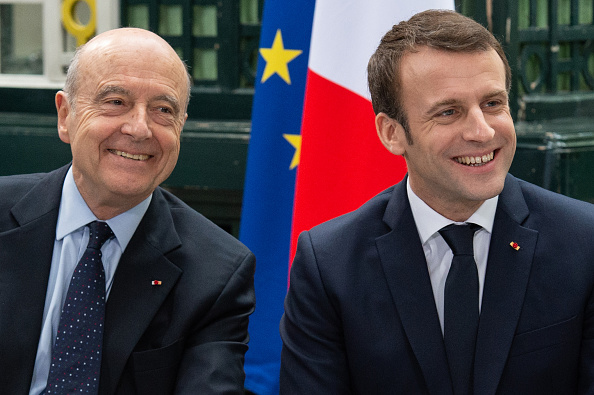 Le maire de Bordeaux Alain Juppé (à gauche) et le président Emmanuel Macron (à droite) à Bordeaux le 1er mars 2019. Dernier jour d'Alain Juppé comme maire de Bordeaux avant de devenir membre du conseil constitutionnel français. (Photo :  CAROLINE BLUMBERG/AFP/Getty Images)