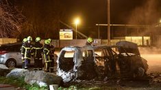EN IMAGES – Nouvelles tensions lundi soir à Grenoble, 65 véhicules incendiés