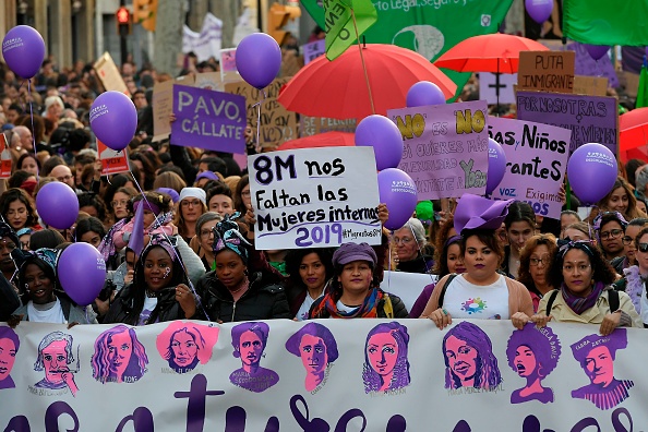 -Les femmes participent à une manifestation marquant la Journée internationale de la femme à Madrid le 8 mars 2019. Photo de LLUIS GENE / AFP / Getty Images.