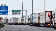 Grève des routiers : exaspérés les transporteurs vont bloquer l’A16 lundi soir
