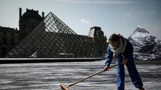 Parvis de la pyramide du Louvre: l’artiste JR se défend après la rapide dégradation de son collage en trompe-l’oeil