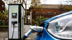 La voiture électrique coûtera plusieurs centaines de milliards d’euros à l’État, selon un rapport parlementaire