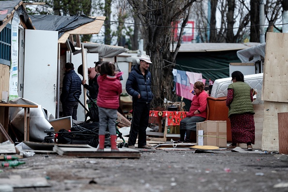 Le camp dans lequel résident plusieurs membres de la communauté Rom de Bobigny a été la cible d’une attaque dans la nuit du 25 au 25 mars. Crédit : KENZO TRIBOUILLARD/AFP/Getty Images.