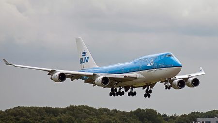 Des députés néerlandais veulent interdire l’avion pour les courts trajets où le train est moins polluant et plus rapide