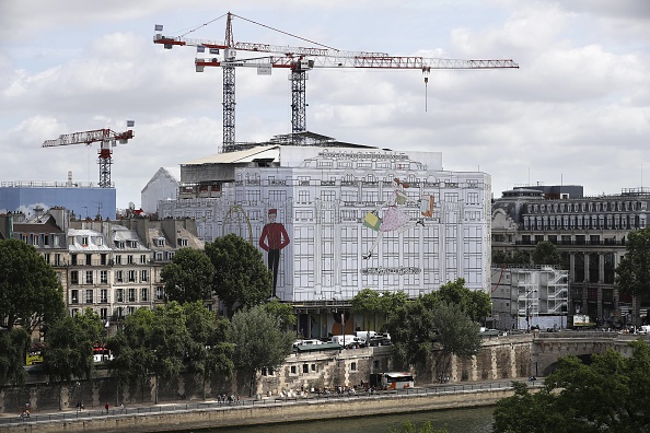 Vue des travaux de l’ancien magasin principal de la Samaritaine côté Seine. Crédit : PATRICK KOVARIK/AFP/Getty Images.
