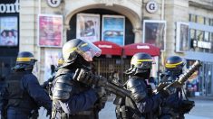Montpellier: des policiers vêtus de gilets jaunes s’infiltrent dans la manifestation et interpellent un casseur