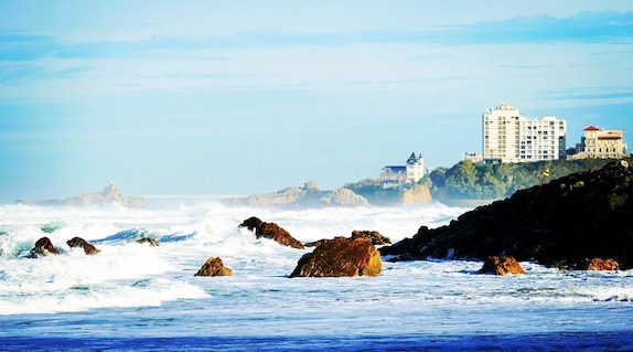 Biarritz : Au Trou du Diable, un homme a été emporté par les vagues en voulant sauver son chien qui était tombé à l'eau. (Photo d'illustration : Pixabay)