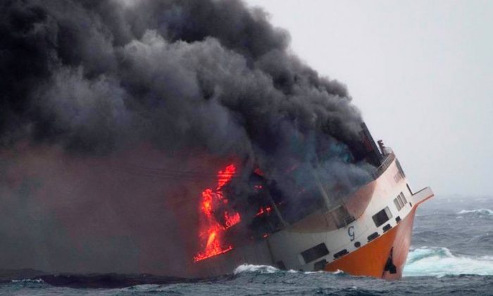 Un incendie a éclaté à bord du Grande America le 10 mars 2019. (Marine nationale française)
