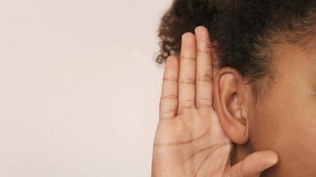 Une femme découvre que ses maux de tête ont été causés par une araignée dans son oreille