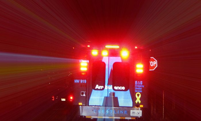 Photo illustrative d'une ambulance en route pour sauver une vie.
