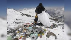 Une Française s’est donnée comme mission de nettoyer l’Everest de ses tonnes de déchets