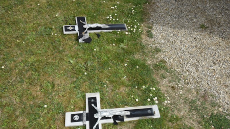 Profanation d’un cimetière dans le Gard : un adolescent avoue avoir dégradé le cimetière pour « épater » sa copine
