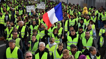 Emmanuel Macron « n’a pas écouté ce qu’on a dit », estiment des figures des « gilets jaunes »