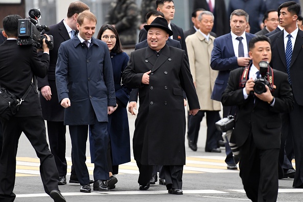 -Le dirigeant nord-coréen Kim Jong Un vient d’arriver en Russie il se promène à son arrivée à la gare de Vladivostok, le port de l'est de la Russie, le 24 avril 2019. Photo Kirill KUDRYAVTSEV / AFP/ Getty Images.