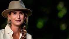 Une Française traverse l’Australie à cheval en solitaire pour sauver la race des brumbies