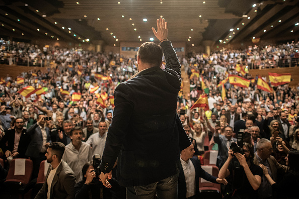 -Le chef du parti d'extrême droite VOX, Santiago Abascal arrive à un rassemblement à Palacios de Congresos le 17 avril 2019 à Grenade, en Espagne. Plus de 36 millions d'Espagnols sont appelés à voter le 28 avril lors d'une élection générale destinée à élire les 350 sièges du Parlement espagnol et les 266 sièges du Sénat espagnol. Photo de David Ramos / Getty Images.
