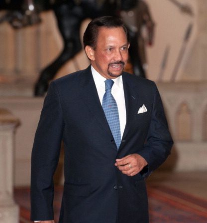 -Le sultan Hassanal Bolkiah du Brunei  Photo de Dominic Lipinski - Piscine WPA / Getty Images.
