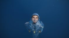 L’apnéiste Guillaume Néry enregistre au fond de la mer « un SOS » envoyé par les animaux marins agonisants
