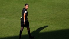 Football :  Stéphanie Frappart, première femme arbitre principale en Ligue 1