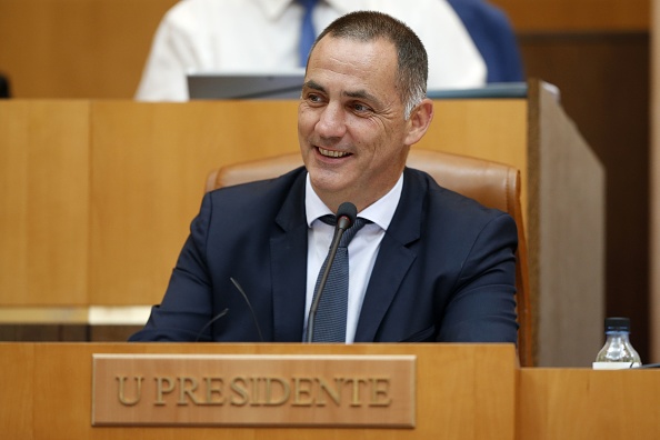Le président du conseil exécutif corse Gilles Simeoni à l'Assemblée Corse d'Ajaccio le 28 juin 2018.      (Photo : PASCAL POCHARD-CASABIANCA/AFP/Getty Images)