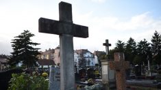 Actes antichrétiens : 200 tombes vandalisées dans le cimetière communal d’une petite ville de Seine-et-Marne