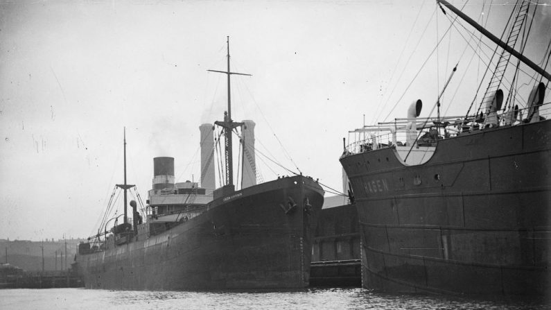 -L'épave SS Iron Crown aux côtés de SS Hagen. © Bibliothèque nationale d'Australie.