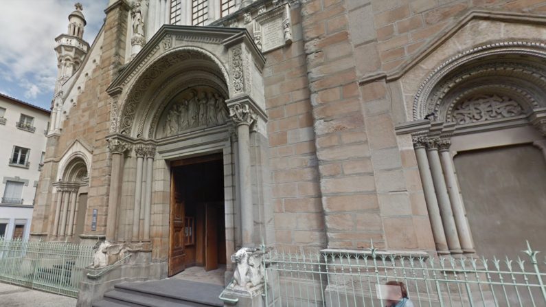 L'entrée de l'église Sainte Marie de Saint-Étienne (Google Maps)