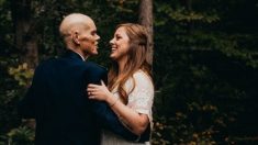 Une future mariée annule une séance de photos avec son fiancé pour prendre des photos avec son père en fin de vie dans la maison familiale