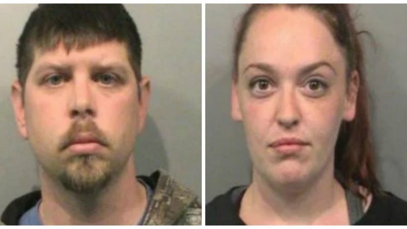 Michael Setser, 31 ans, et Amanda Setser, 28 ans, ont été arrêtés et accusés de cruauté envers les animaux après que les autorités ont déclaré que leur chien était mort de faim. (Bureau du shérif du comté de Johnson)