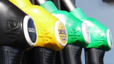 Carburants : une augmentation de la taxe carbone n’est « pas possible »