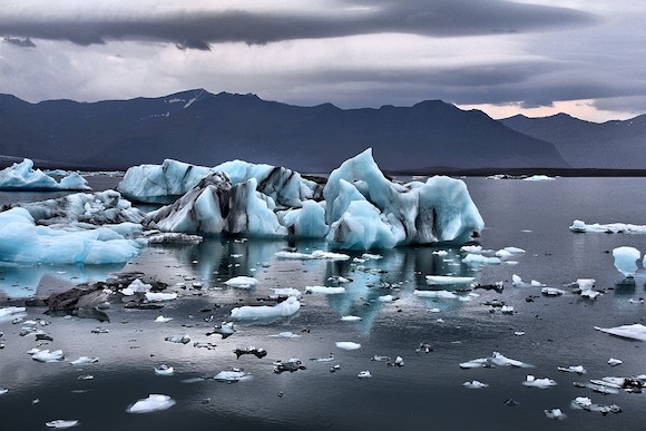 Des touristes en visite au glacier Breidamerkurjökull en Islande ont échappé à un mini-tsunami. (Photo d'illustration : Pixabay)