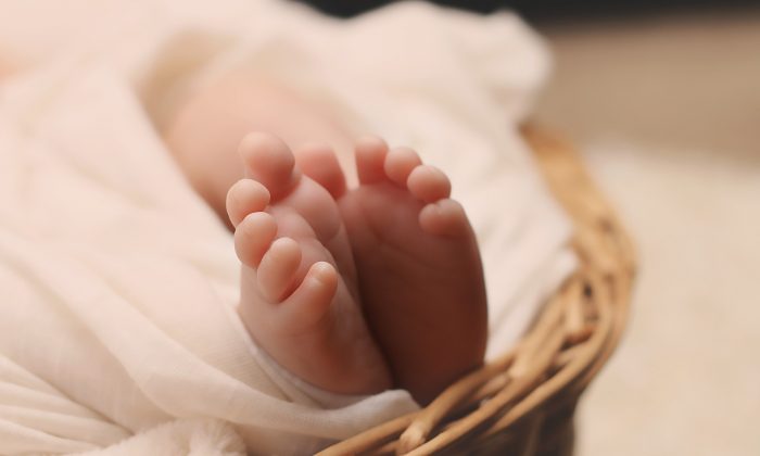 Une image des pieds d'un nouveau-né. (Pixabay)
