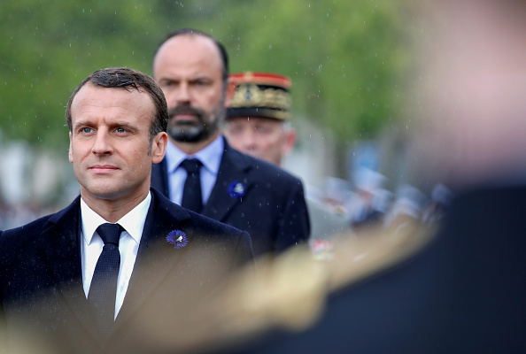 Ce mercredi, Emmanuel Macron et Édouard Philippe ont assisté à la cérémonie du 74e anniversaire de l’armistice du 8 mai 1945 qui a eu lieu sur les Champs-Élysées. Crédit : CHRISTIAN HARTMANN/AFP/Getty Images.
