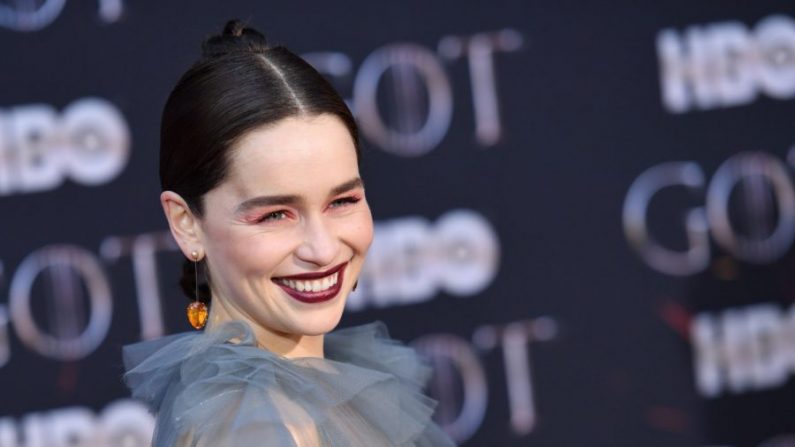 L'actrice britannique Emilia Clarke arrive au Radio City Music Hall de New York le 3 avril 2019 pour la huitième et dernière première de la saison de « Game of Thrones ». (Angela Weiss/AFP/Getty Images)
